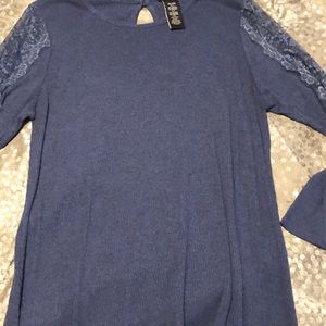 Tunic top with lace sleeve detail blue